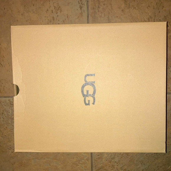 Brand New In Original Box~UGG CLASSIC MINI PLATFORM~Women’s Sz. 9 - Picture 2 of 6